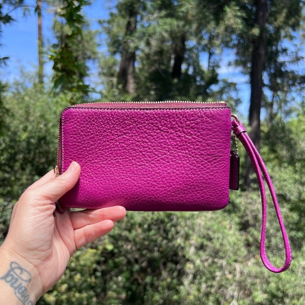 COACH Purple/Purple Pebbled Leather Wristlet Double Zip Wallet Gold Hardware - Picture 3 of 13